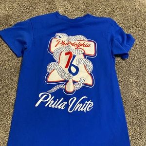 Small 76ers shirt